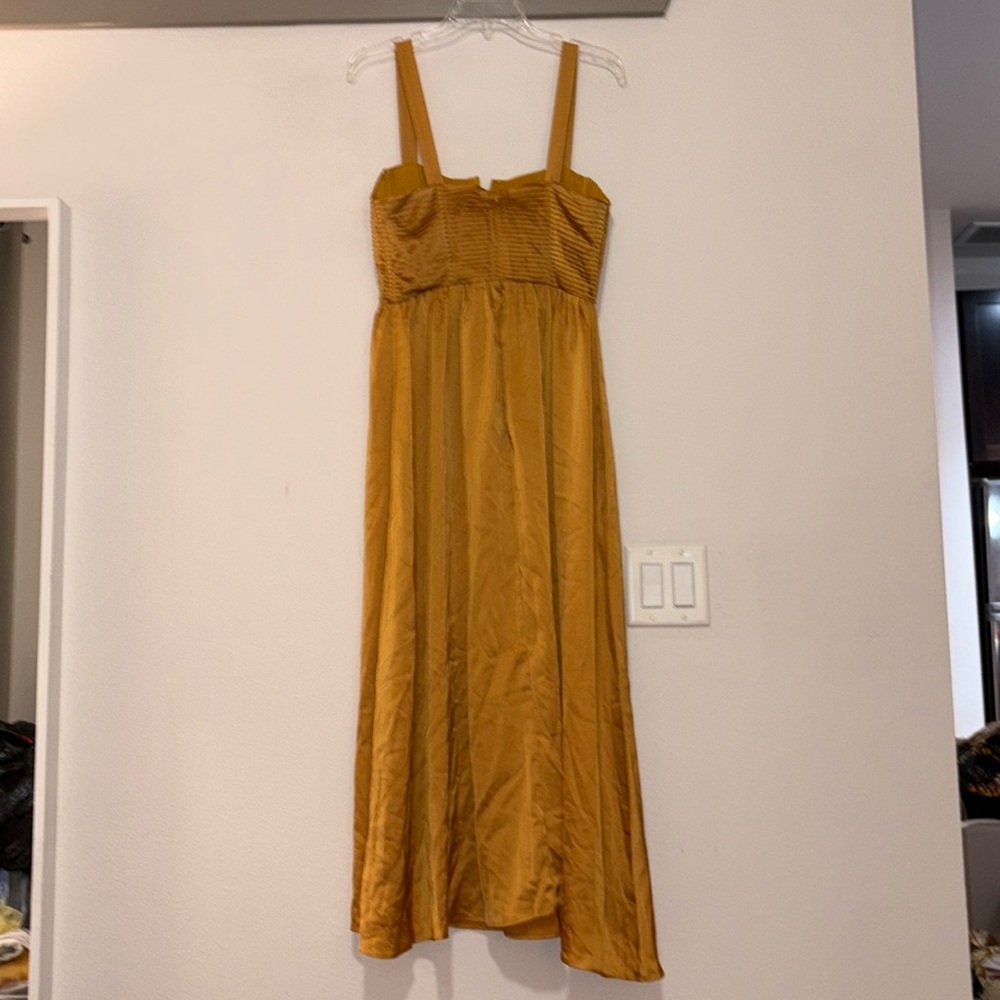 ASTR the Label Pleated Bodice Midi Dress in Gold SZ M NWOT - Picture 4 of 6